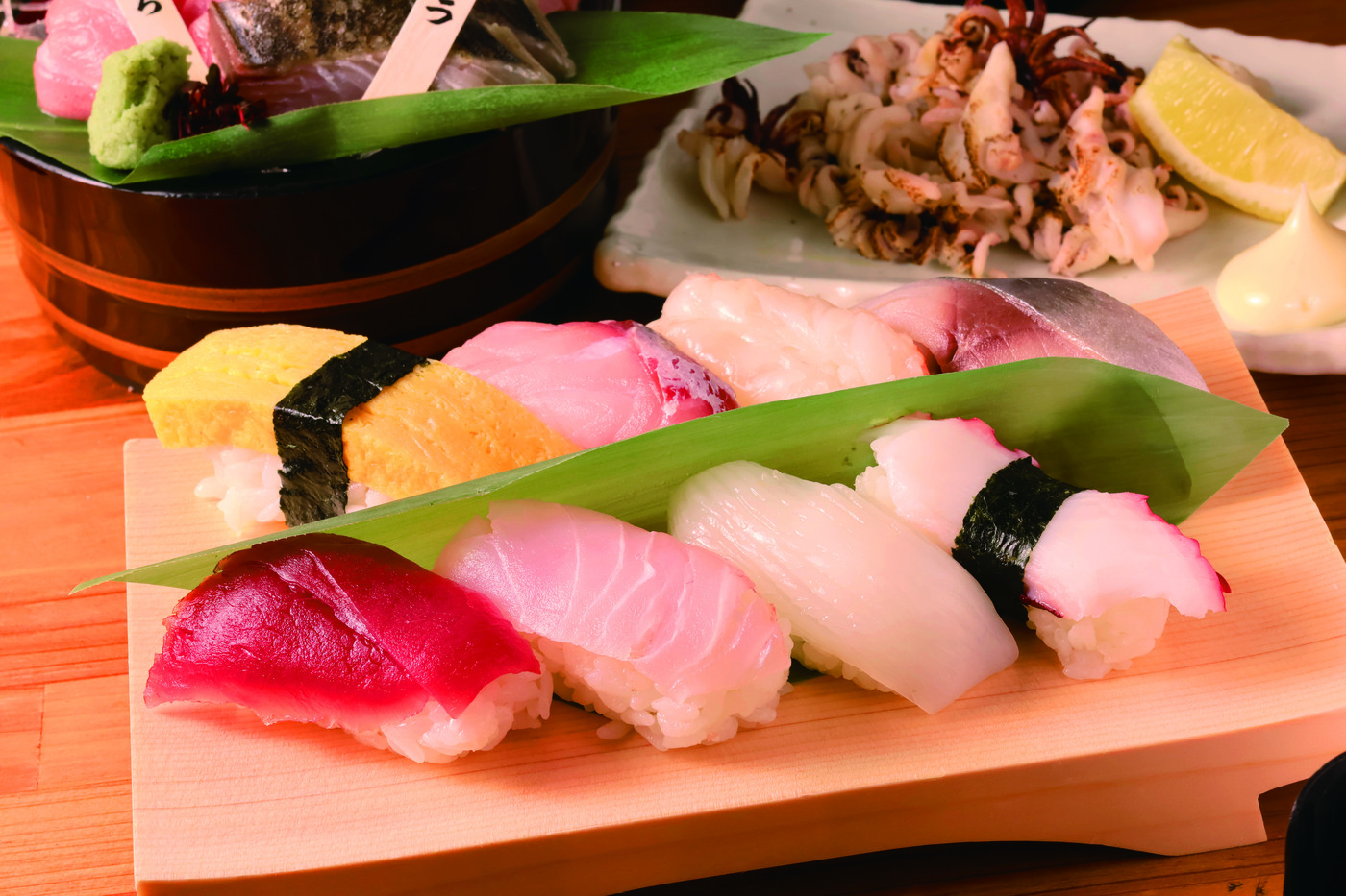 鮮魚店が手がける市場の立ち食い寿司で味わう一貫｜鮮魚店の立ち寿司 アカマル 大宮店の画像