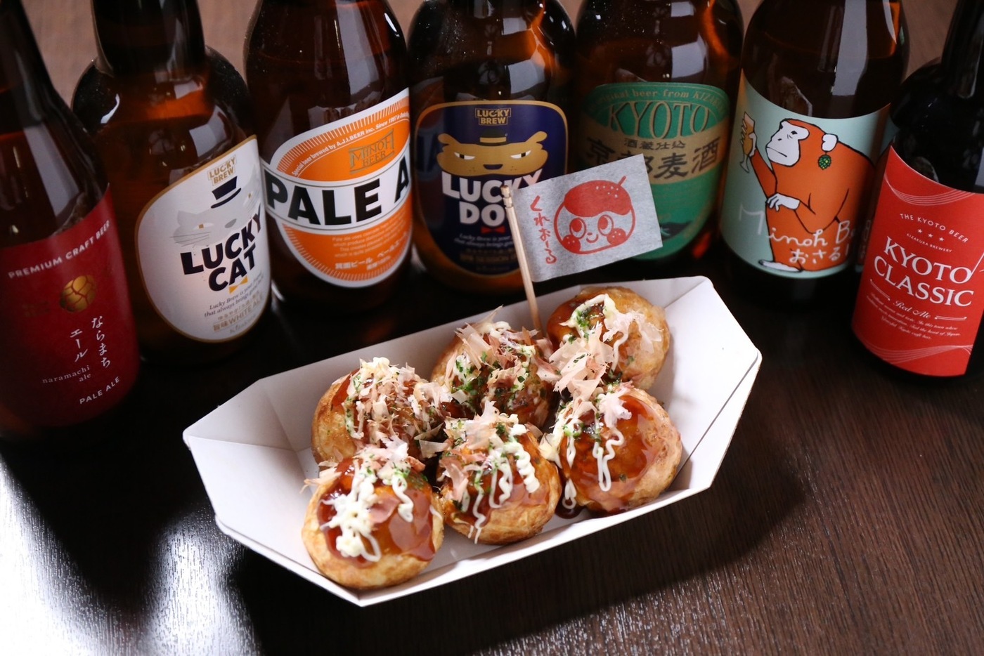 【難波】たこ焼きガチャが自慢の『くれおーるJUNK』！変わり種たこ焼きやクラフトビールを堪能の画像
