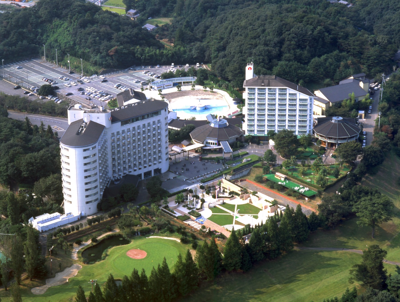 都心から約1時間で深い森の温泉リゾート体験！四季の湯温泉ホテルヘリテイジ【公式】の画像
