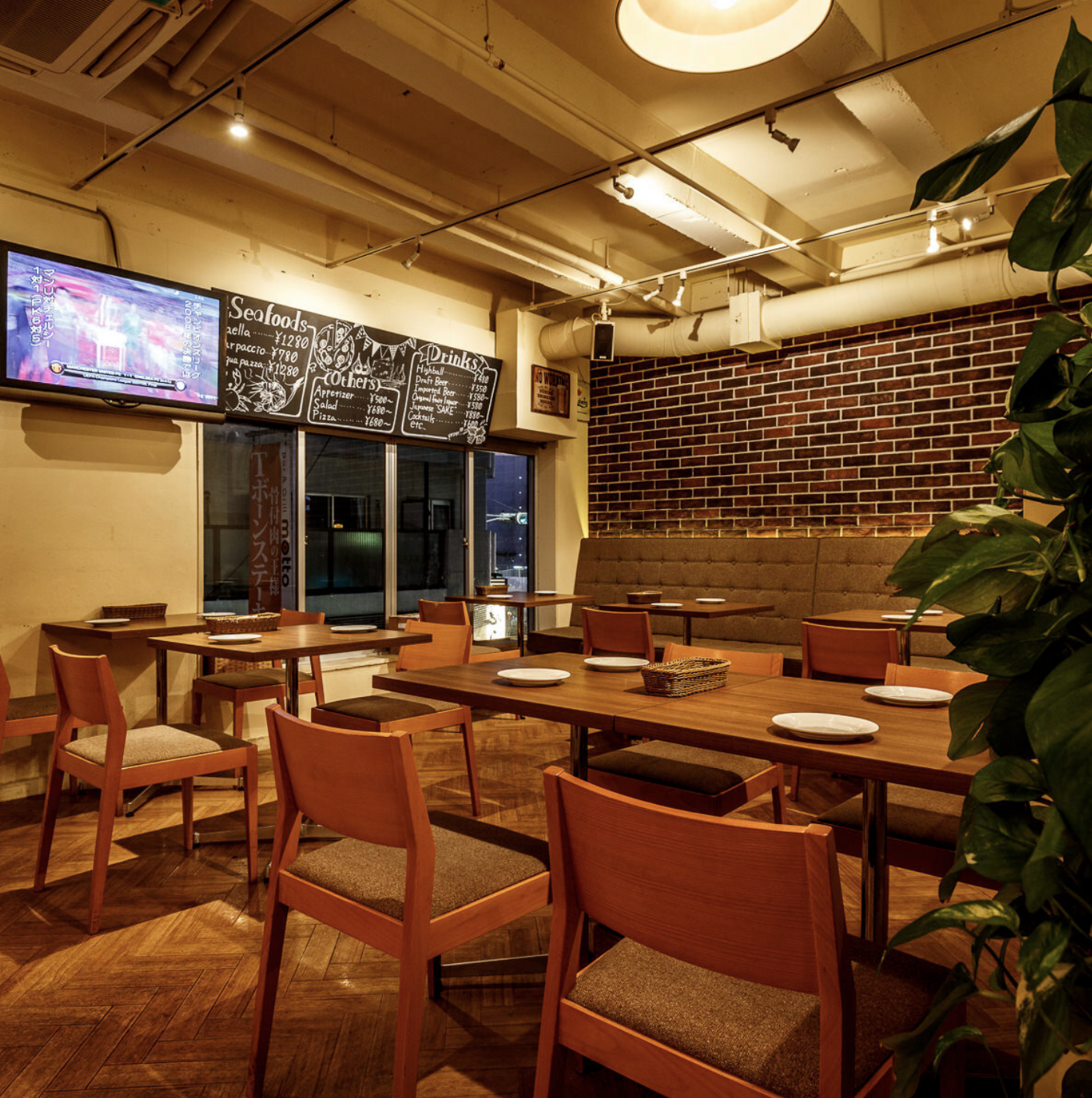 仕事帰りに気軽に楽しめる本格肉バル！池袋駅徒歩圏内｜肉バル Bar&Grill motto 池袋【公式】の画像