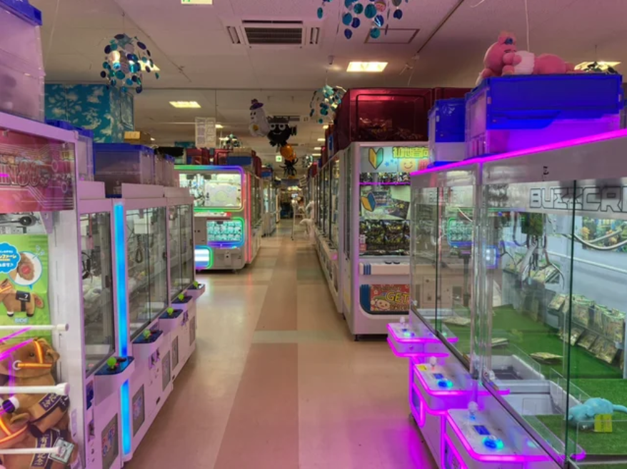 初心者にもおすすめのクレーンゲーム専門店！横浜駅直結のお得スポット｜クレハピ 横浜アソビル店【公式】の画像