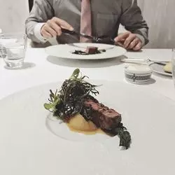 【大阪】最高級の食器でいただく！美し贅沢ディナーをご紹介♡