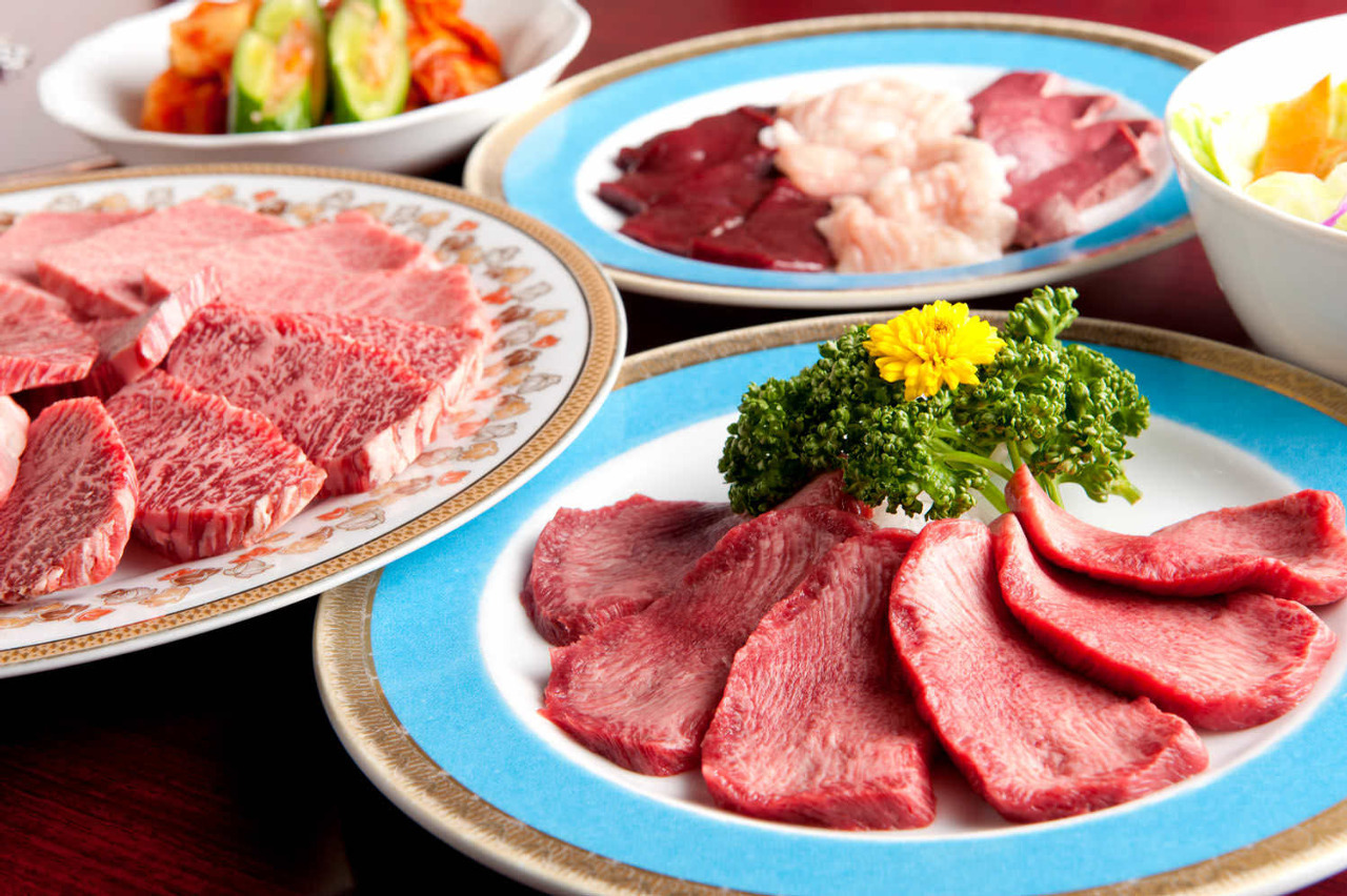 接待やデートにぴったり！極上黒毛和牛を味わう炭火焼肉｜炭火焼肉 新宿 柳苑（リュウエン）【公式】の画像