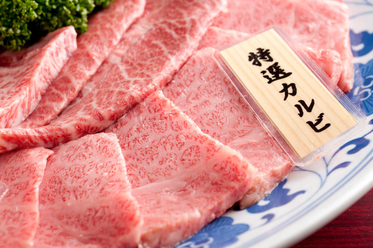接待やデートにぴったり！極上黒毛和牛を味わう炭火焼肉｜炭火焼肉 新宿 柳苑（リュウエン）【公式】の画像