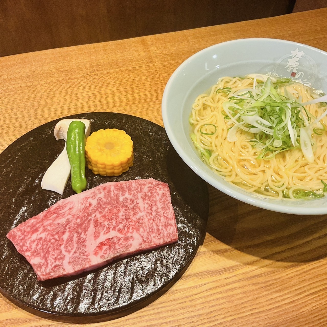 道頓堀で神戸牛の旨味を堪能！観光の合間に楽しむ絶品ラーメン｜神戸牛らーめん 麓の宮【公式】の画像