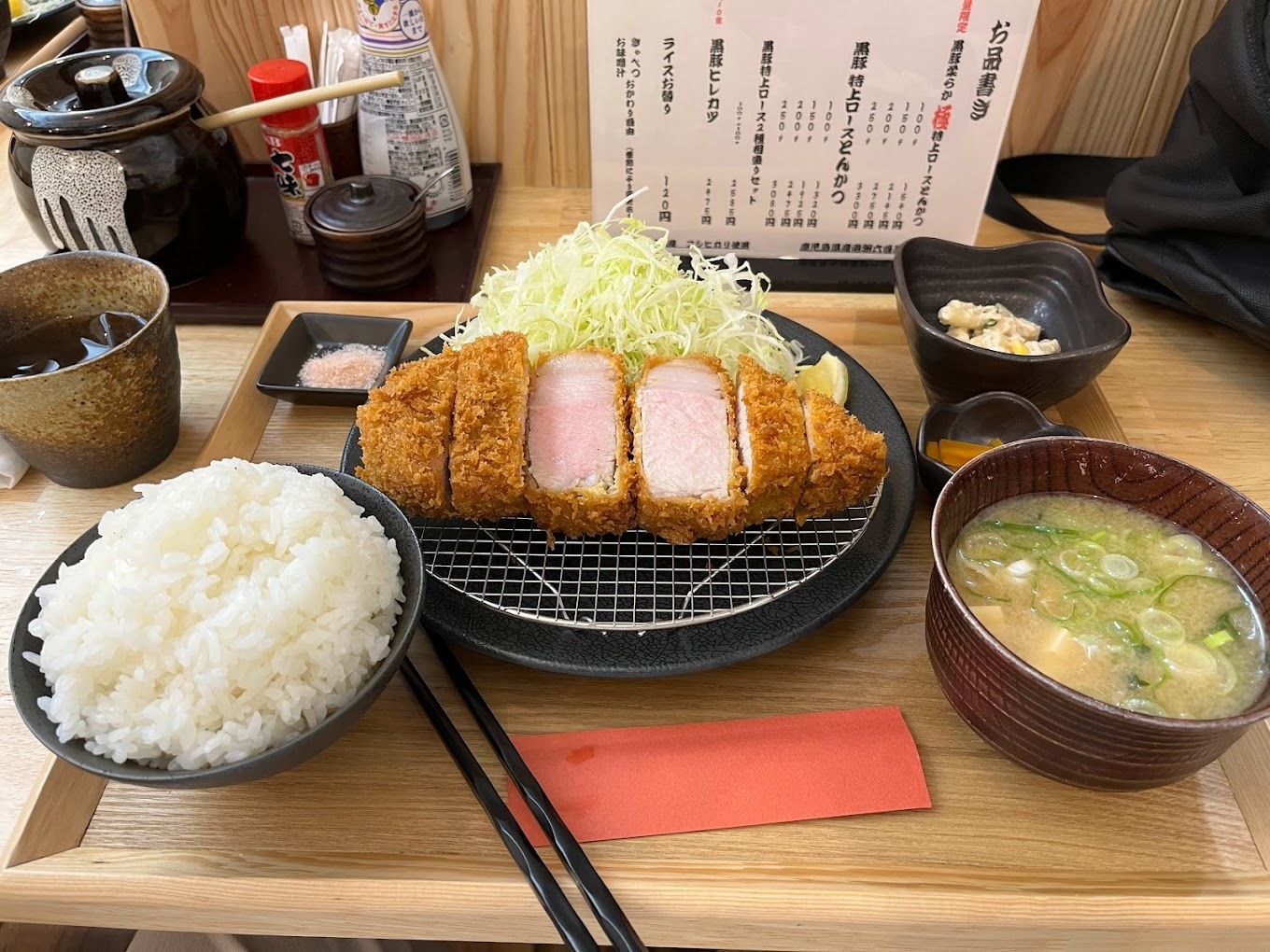 秋葉原で本格とんかつランチなら！希少な黒豚と赤豚が味わえる名店｜とんかつ家 黒豚 げんの画像