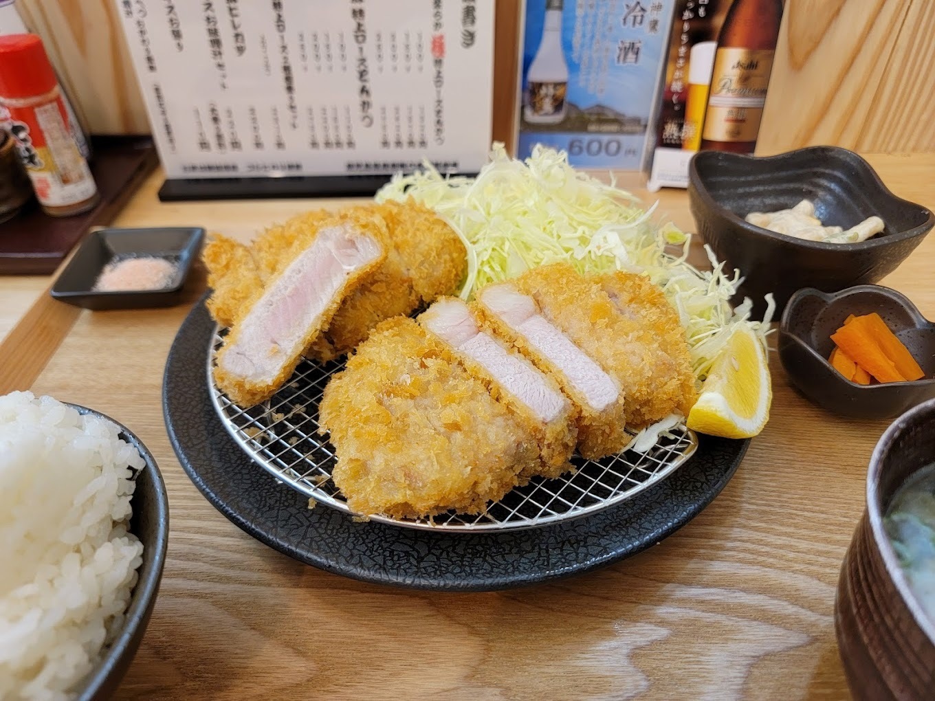 秋葉原で本格とんかつランチなら！希少な黒豚と赤豚が味わえる名店｜とんかつ家 黒豚 げんの画像