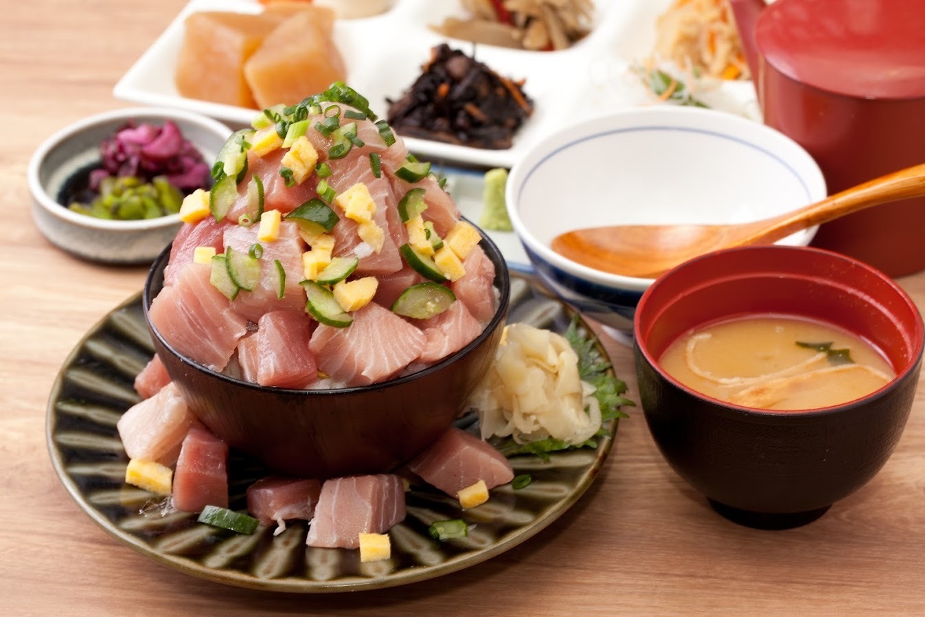 ファミリーで楽しむ新鮮海鮮！つくばで味わうおばんざいビュッフェ｜産直鮮魚とおばんざい 魚こめ屋 イオンモールつくば店の画像