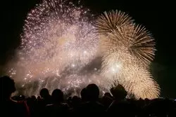 【兵庫】夏の風物詩！神戸の花火で夜空を彩る♡