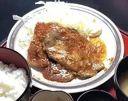 『もつ鍋らく大岡山本店』で平日定食ランチ！伝説の風味焼きやまぐろ漬け丼も楽しめる創作料理居酒屋