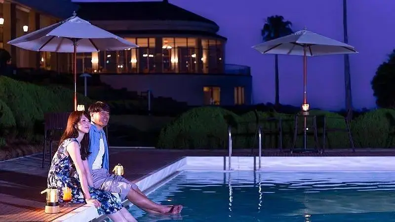 「星空プールサイドBAR」オープン！夜の海風に包まれるカクテルタイム 1枚目