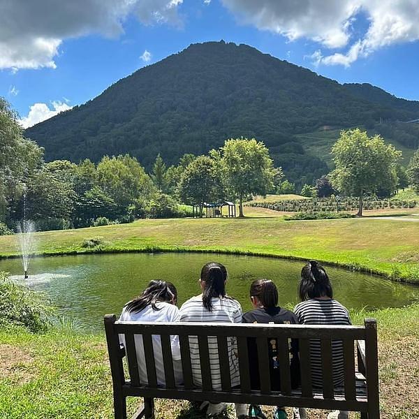 【長野】山に恋するキャンプ場の魅力！屋根付きBBQや夏野菜収穫体験の魅力も紹介の画像