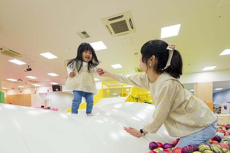 【横浜】ハピピランド ルララ港北店の室内遊び場！雨の日も遊べる大型遊具やお菓子がもらえるハピ券も紹介の画像