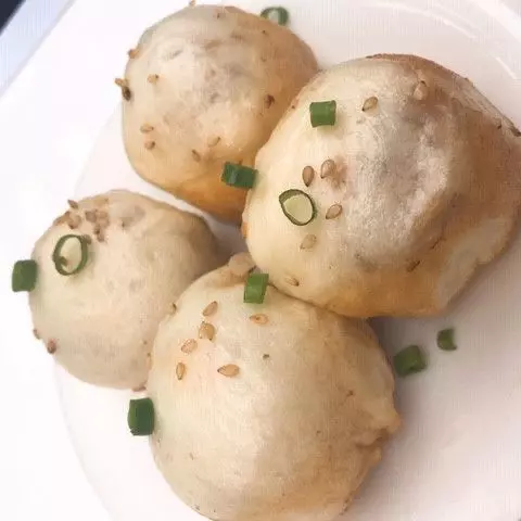 アツアツの焼き小籠包を食べながら、デートもアツアツに♪ 1枚目
