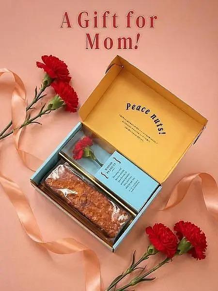 Mother's Day Gift from MAISON PEANUTS CHIBA — A Special Set of Carnation & Peanut Sweetsの画像