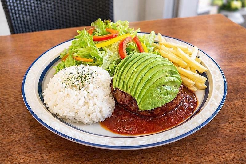【日暮里】谷根千散策の途中に立ち寄りたい24時間カフェ！ペット同伴OKの『サクラカフェ＆レストラン日暮里』でレトロ洋食やクラフトビールを満喫の画像