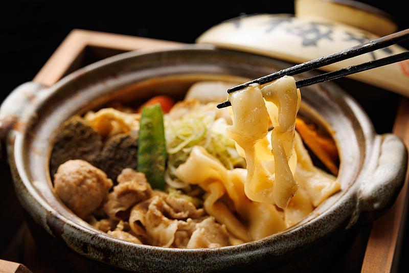 【甲府】駅徒歩約3分！カウンターで気軽に楽しめる創作ほうとう専門店『紅梅や 甲府駅前店』が2026年6月オープンの画像