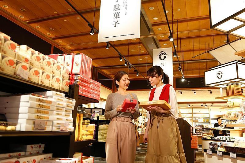 【高山】開業50周年！7,000点以上のお土産と手作り体験が楽しめる『飛騨物産館』の魅力を紹介の画像