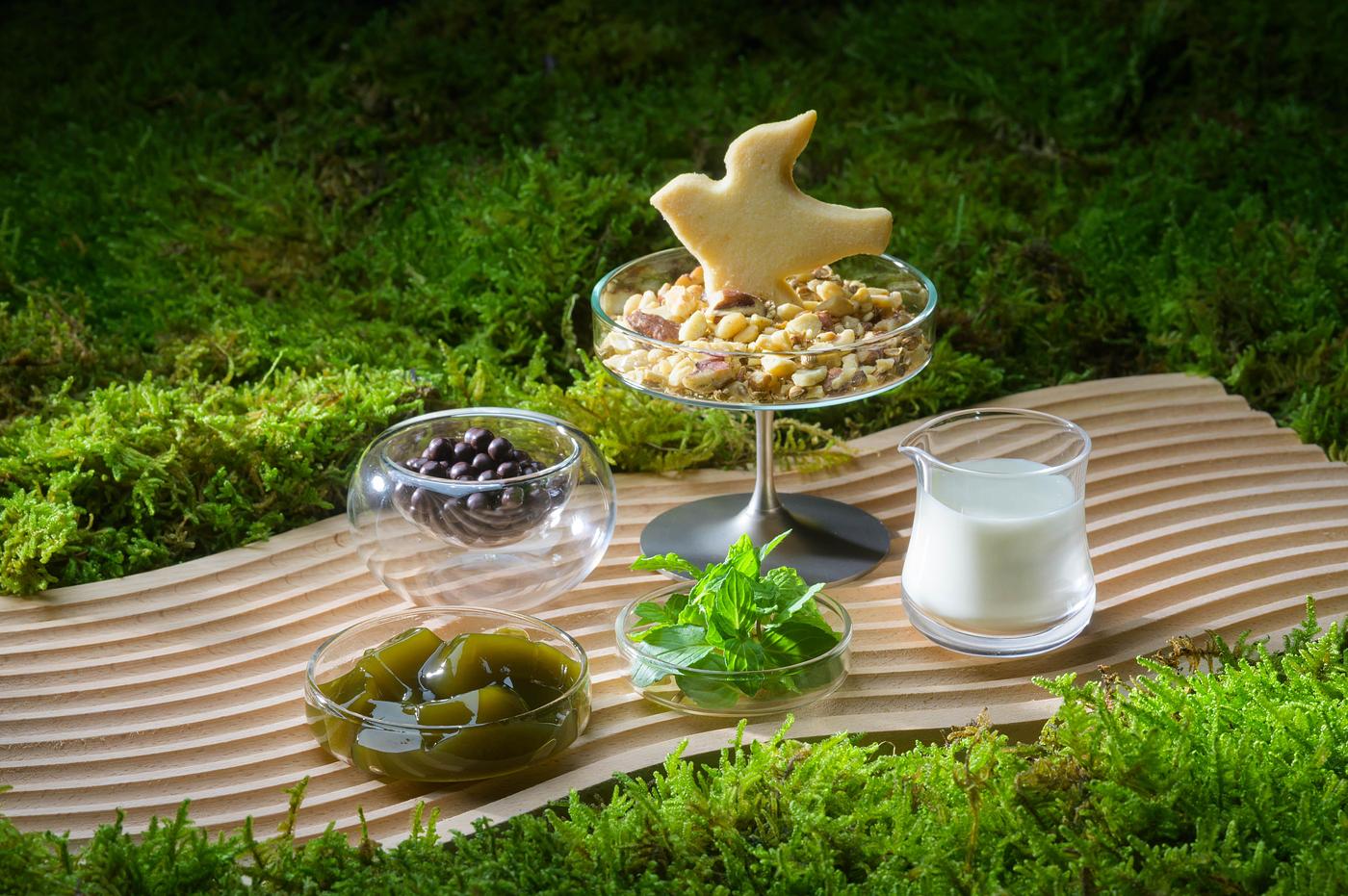 【奥入瀬渓流ホテル】食べられるこけ玉が新登場！知的好奇心を刺激するかき氷「おいらせこけ玉氷」の画像