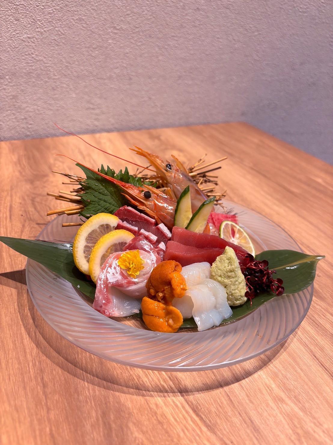 【谷町六丁目】1Fが魚屋で2Fが炉端居酒屋！中央市場直送の鮮魚と山形県産「雪若丸」が楽しめる『魚座商店』の画像