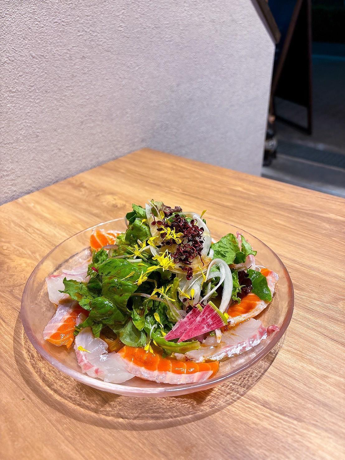 【谷町六丁目】1Fが魚屋で2Fが炉端居酒屋！中央市場直送の鮮魚と山形県産「雪若丸」が楽しめる『魚座商店』の画像