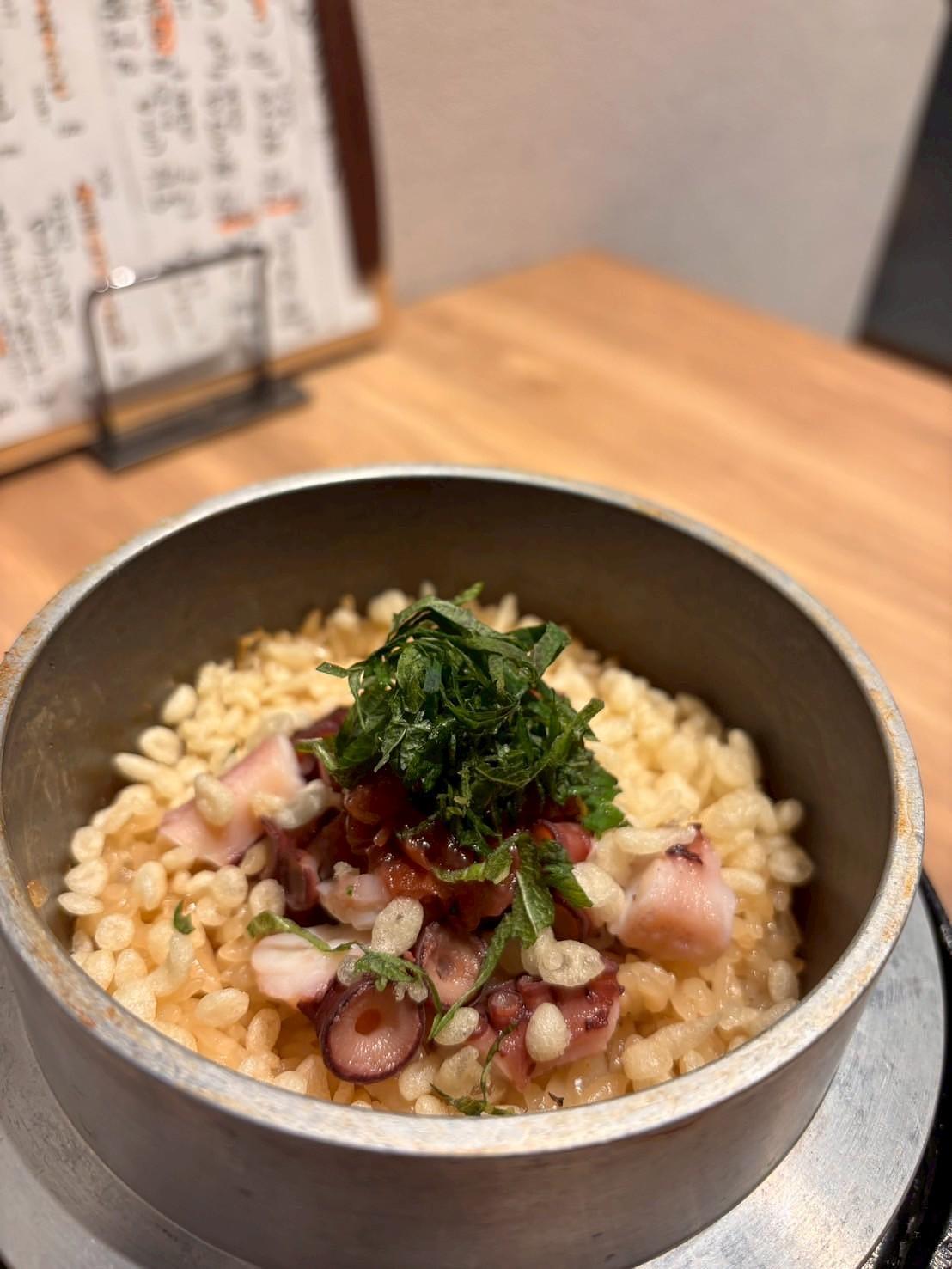 【谷町六丁目】1Fが魚屋で2Fが炉端居酒屋！中央市場直送の鮮魚と山形県産「雪若丸」が楽しめる『魚座商店』の画像