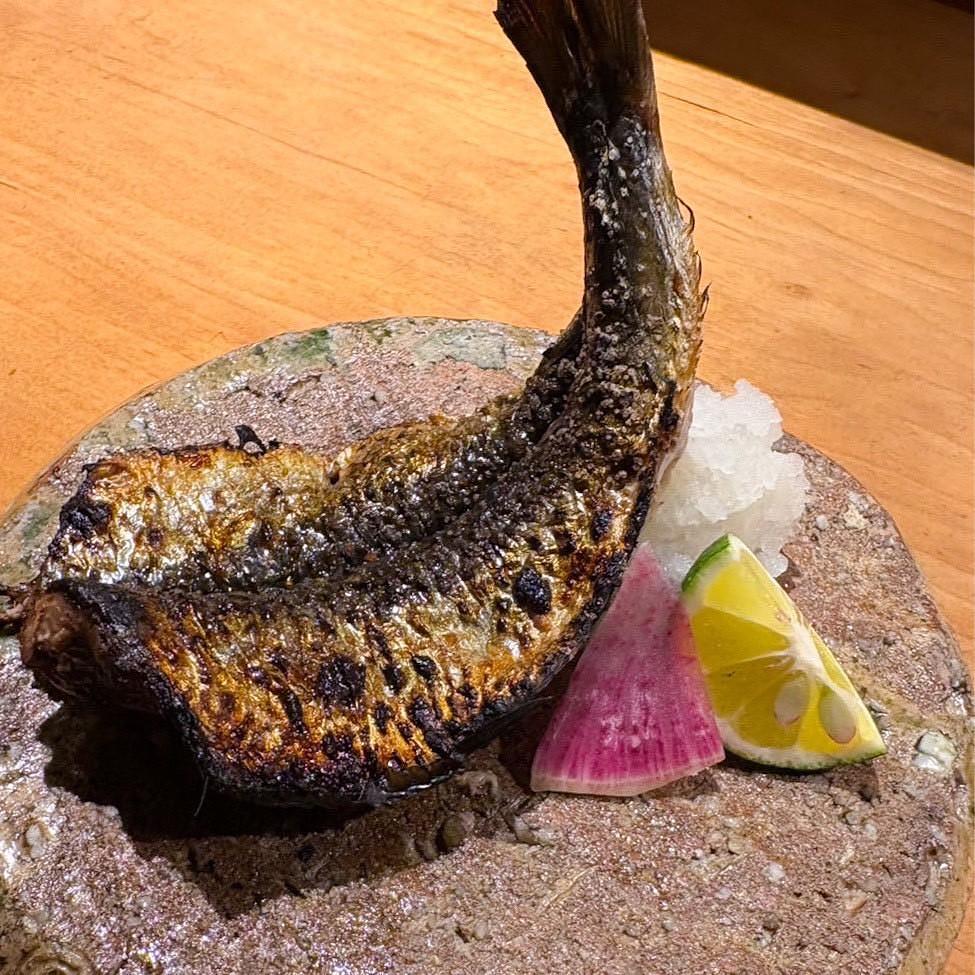 【谷町六丁目】1Fが魚屋で2Fが炉端居酒屋！中央市場直送の鮮魚と山形県産「雪若丸」が楽しめる『魚座商店』の画像
