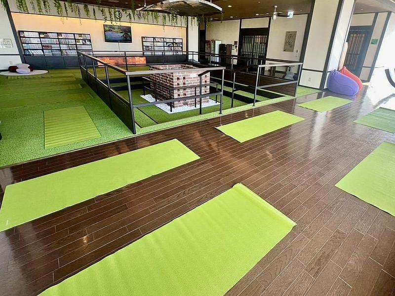 神戸で気軽に岩盤浴！神戸ハーバーランド温泉 万葉倶楽部の一人旅・女性カップルにもおすすめの岩盤浴の画像