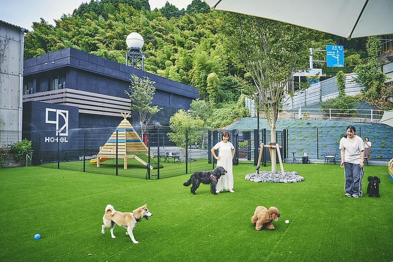 【静岡】愛犬と工芸体験もプリクラもフォトスタジオも！全てのブースで一緒に過ごせる複合施設『1HOTEL』の画像