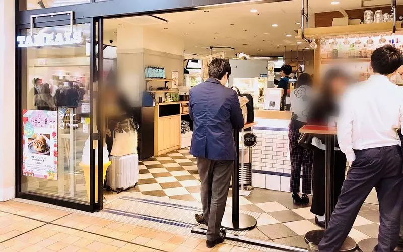 品川駅内で終電を気にせずお酒を楽しめる♪ 1枚目