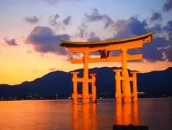 ゆったり観光♪日本三景宮島・厳島で紅葉狩り！