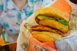 沖縄の味を堪能しよ！ローカルファーストフード店【A＆W】