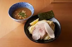 【船橋駅ユーザー注目のラーメン店】「中華そば 蓮」で上質濃厚な1杯に出会う