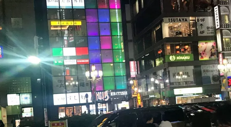 舞台は夜の街、歌舞伎町。 1枚目