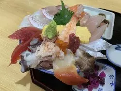足を伸ばしてでも行く価値あり！愛知の海鮮丼が美味しい市場食堂♪
