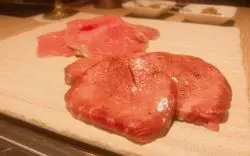 新宿の「焼肉 侍」で贅沢しよう！高級近江牛に酔いしれる夜