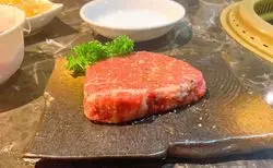 牛赤身肉研究所！？15分歩いても食べたい焼肉・東京「鳴尾.b」