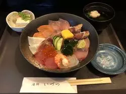 【大分・別府】こんなところに謎の行列！？お昼にピッタリな海鮮丼♪