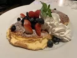 黒猫モチーフのカフェ！ふわとろ半熟パンケーキを食す♡