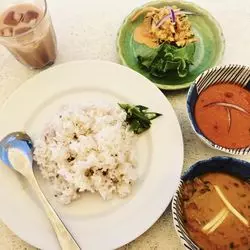【沖縄】青空の下で食べるネパールカレー！「食堂かりか」♪