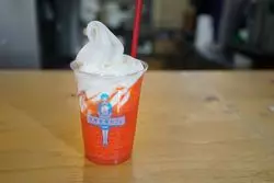 【神戸】濃厚でもさっぱり♡「神戸六甲牧場フローズンソフト」