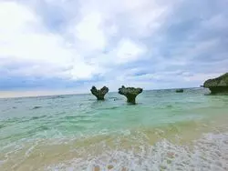 【沖縄】伝説が残る恋島！人気スポットハートロックを見に行こう♪