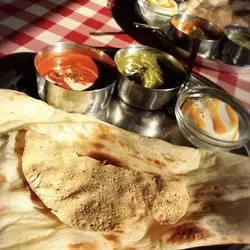 ナン好き必見！大阪で本格派ネパールカリーを食べるならココ♡