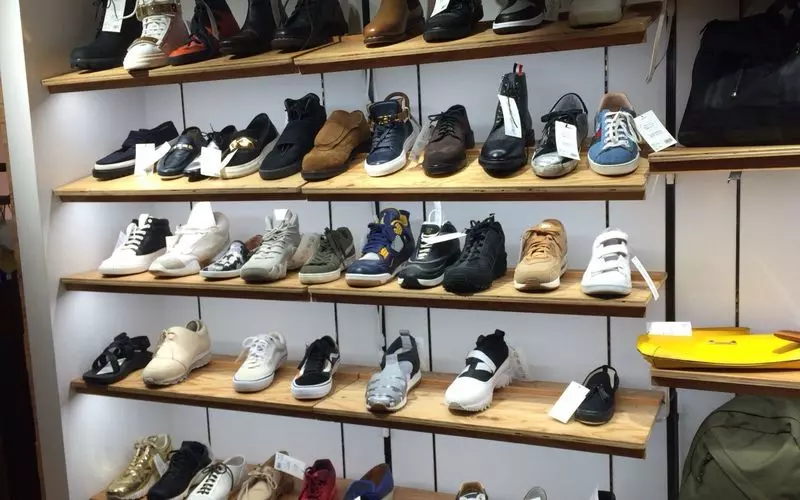 この古着屋さんでは小物類もゲットすることができちゃう◎ 1枚目