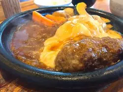 ボリューム満点！！北海道の炭焼ハンバーグ「牛吉」♪