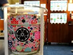 海外からのお客様をおもてなし♪日本土産と日本酒のお店