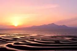 【1分で巡る絶景】自然の芸術作品をこの目で。心に染みつく御輿来海岸の夕日