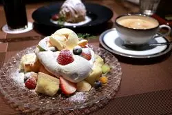 クールな見た目と極上の舌触り！ピエール・プレシュウズの絶品ケーキ