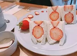 フルーツを使ったおやつが大人気！行列のできる大阪のカフェ！