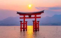 【2020年秋】広島・宮島の紅葉を見よう！幻想的な秋のデートに♡